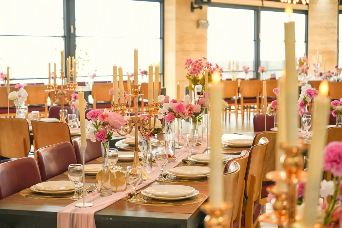 Fine catering table with gold accents